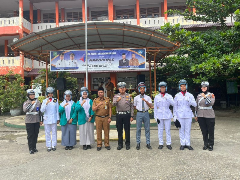 Satlantas Polres Kampar Jadi Inspektur Upacara,  Sosialisasikan Keselamatan Berlalu Lintas di SMA N 2 Bangkinang Kota