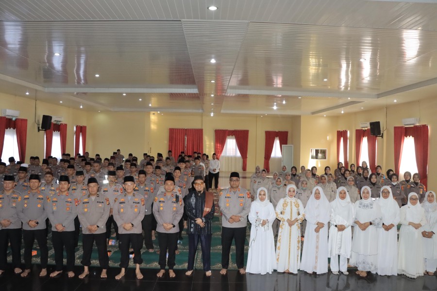 Teladani Akhlak Rasulullah, Wujudkan Polri Presisi! Kapolres Kampar Peringati Maulid Nabi, Hadirkan Ustadz BomBom Beri Ceramah Inspiratif!