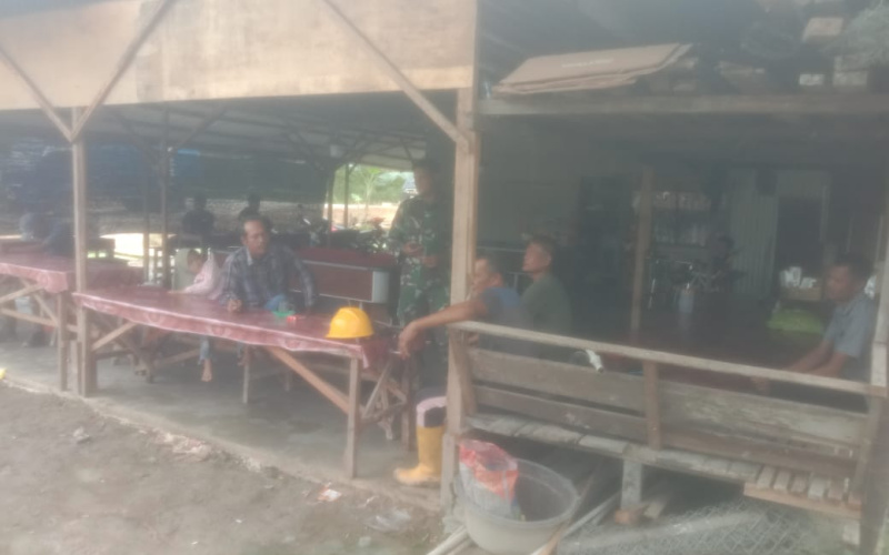 Sertu Alieu Permana Jaga Stabilitas dan Ketertiban di Lingkungan Setempat