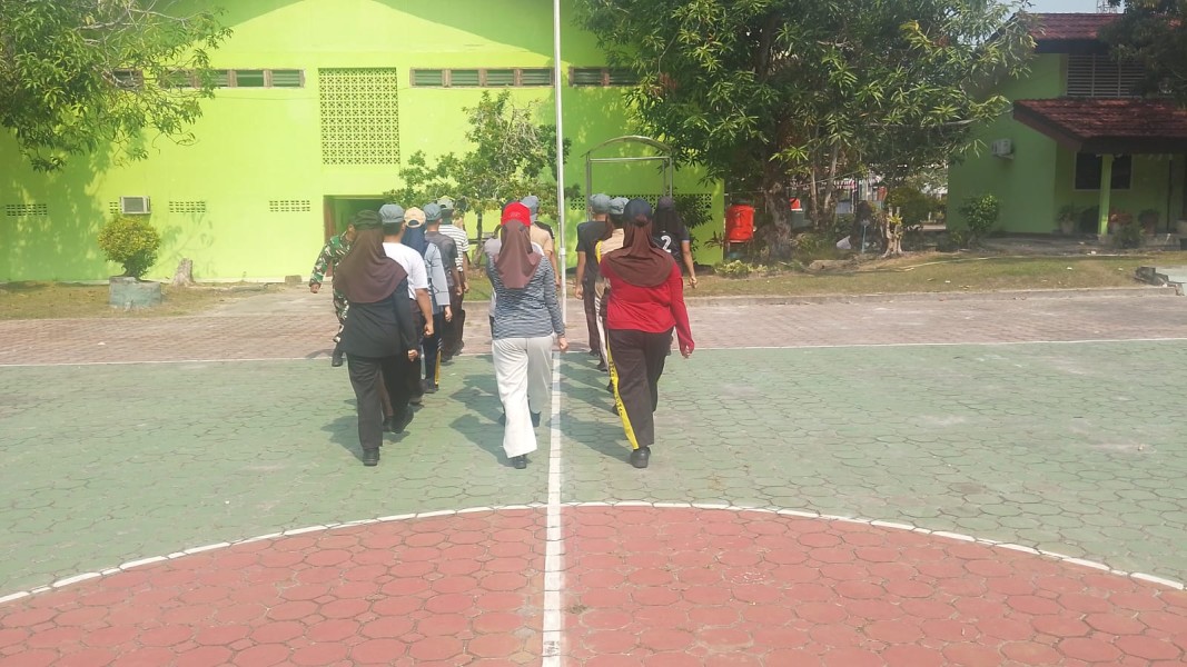 Jelang HUT RI ke-81, Babinsa Koramil 01/Dumai Gembleng Paskibraka SMA YKPP