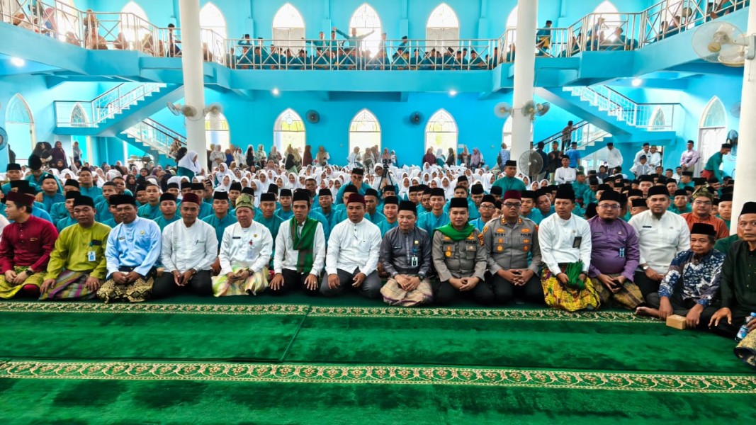 Kapolres Kampar Hadiri Tabligh Akbar Ustadz Abdul Somad, Sampaikan Pesan Akhlak Mulia untuk Siswa SMAN Plus Riau