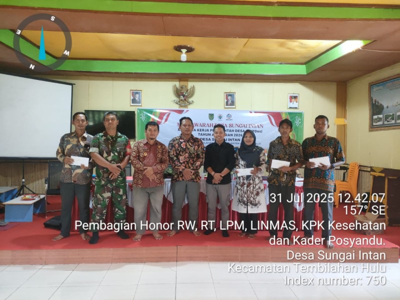 Pemdes Sungai Intan Salurkan Honor dan Insentif Perangkat Desa