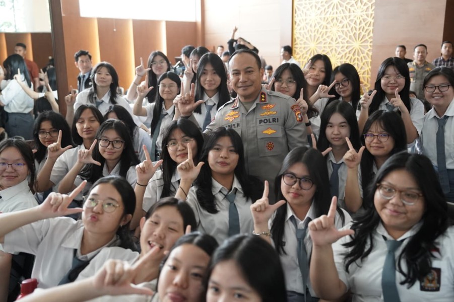 Turun Langsung ke SMA, Kapolda Riau Ajak Pelajar Jadi Pelopor Green Policing