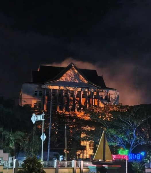 Breaking News : Asap Tebal Mengepul, Kantor Bupati Inhil Terbakar