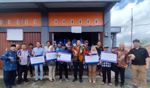 BRI Kanca Bengkulu Salurkan Bantuan Sarana Sosial untuk Lima RT Melalui Program BRI Peduli