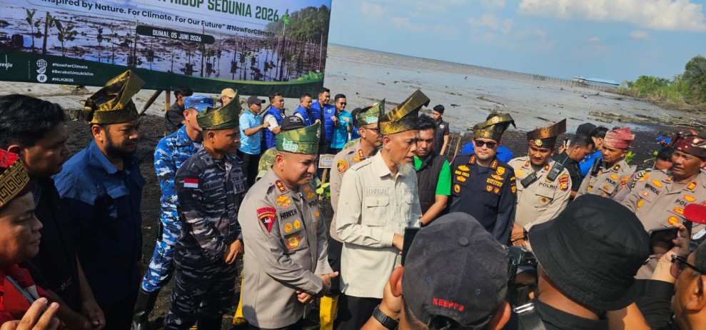 Kolaborasi Hijau di Dumai, Pelindo Regional 1 dan Polres Tanam Mangrove di Kawasan Pesisir