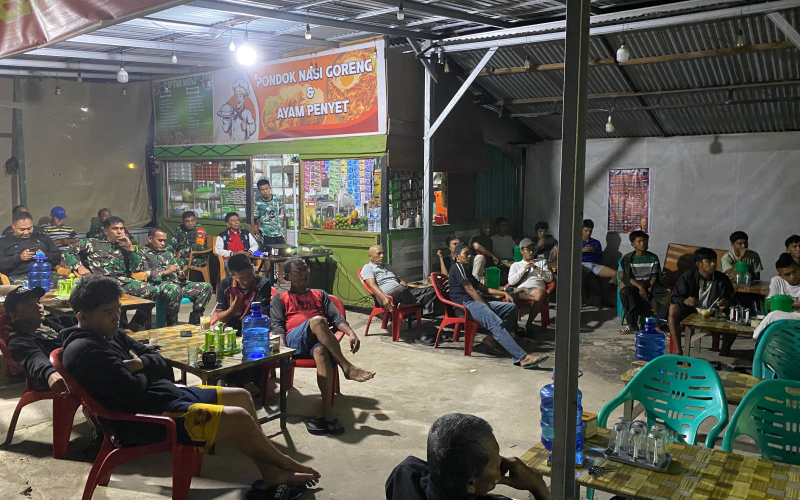 Koramil 01/Dumai Gelar Nobar Piala Dunia Bersama Warga, Pererat Kemanunggalan TNI-Rakyat