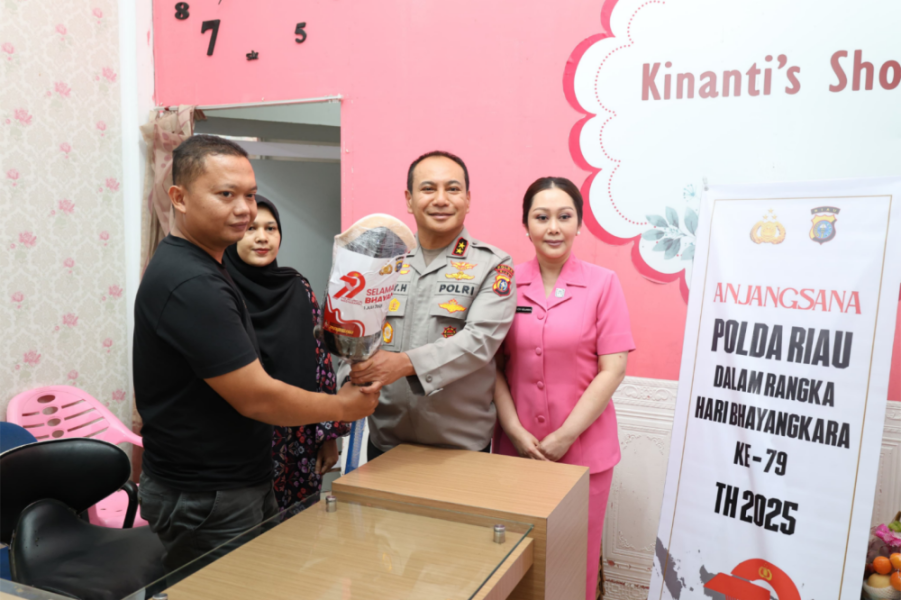 Kapolda Riau Kunjungi Brigadir Ega, Serahkan Bantuan dan Kaki Palsu
