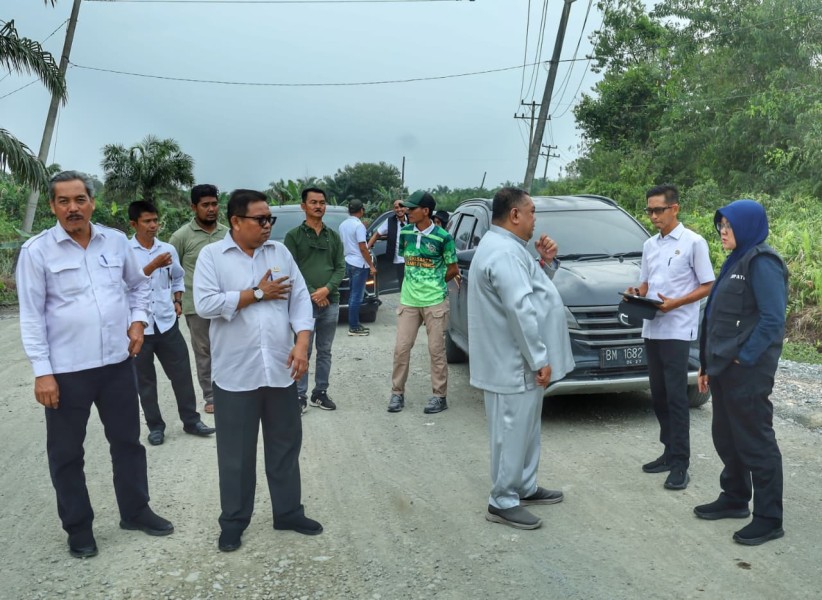 Jalan Rusak Sungai Rawa-Tanjung Buton Diperbaiki Lewat CSR, Bupati Siak Singgung DBH Migas