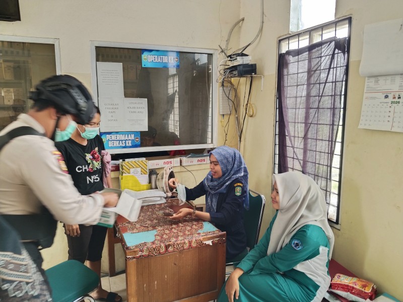 Antisipasi Dampak Kabut Asap, Polsek Minas Bagikan 100 Masker kepada Masyarakat Yang Sedang Beraktivitas