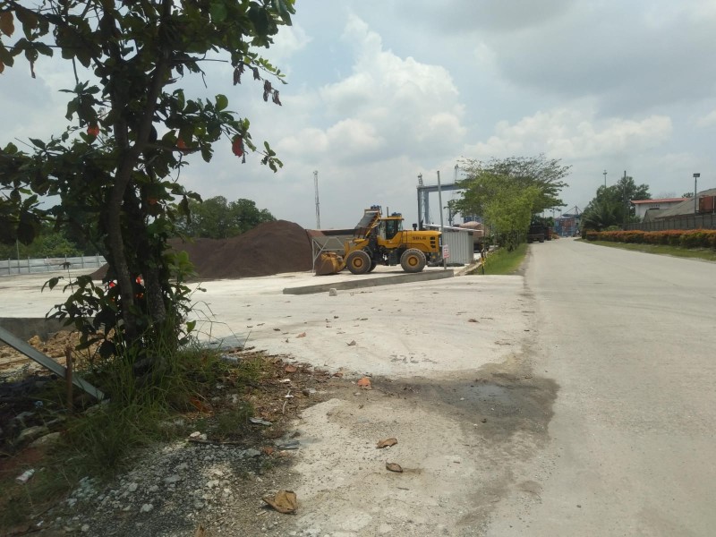 Komitmen GM Pelindo Dipertanyakan Terkait Truk Cangkang PT KIMI Masih Lakukan Aktivitas Bongkar