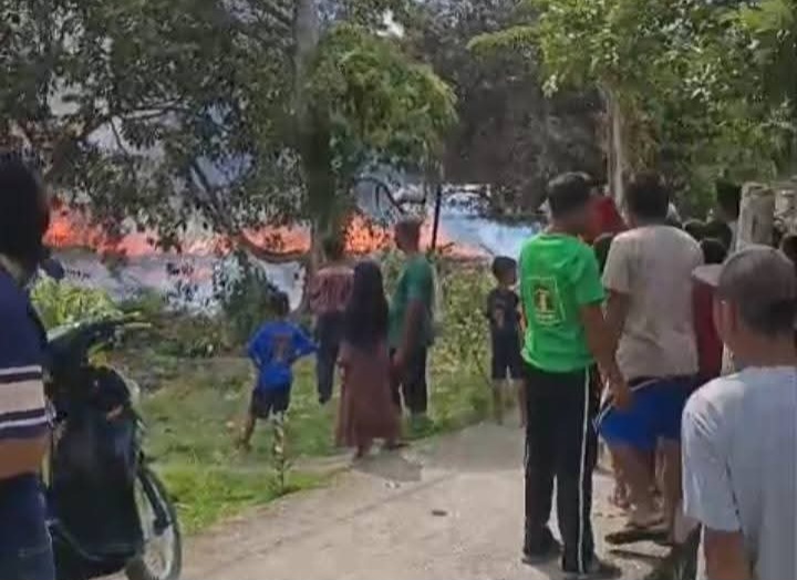 Rumah Kepala Desa Kembang Mekar Sari di Keritang Inhil, Dilaporkan Hangus Terbakar