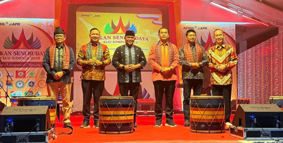 Meriah, Bupati dan Wabup Pelalawan Resmi Buka Pekan Seni Budaya 2025 di Riau Kompleks