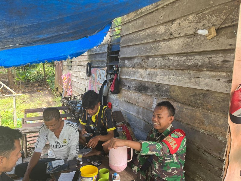 Babinsa Beringin Mulya Sambangi Warga, Ajak Pemuda Jauhi Perilaku Negatif