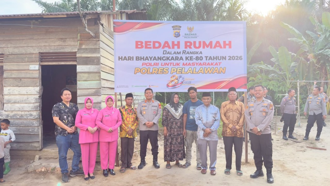 Peletakan Batu Pertama  Bedah Rumah Bhayangkara Ke-80 untuk Sdr. Usman di Pelalawan