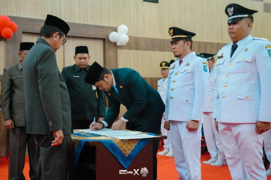 Pemko Dumai Lantik 57 Pejabat Administrator dan Pengawas Baru