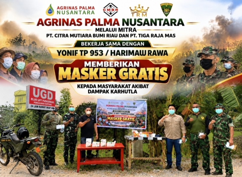 Di Tengah Kabut Asap Akibat Karhutla, AGRINAS Melalui Mitra PT TRM dan PT CMBR Bersama Yonif TP 953/Harimau Rawa Bagikan Masker kepada Masyarakat