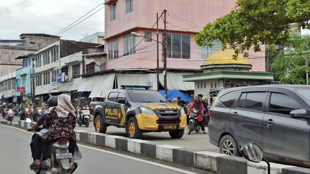 Antisipasi Gangguan Keamananan Jelang Lebaran, Personel Kodim 0314/Inhil dan Polres Inhil Patroli Bersama di Kota Tembilahan