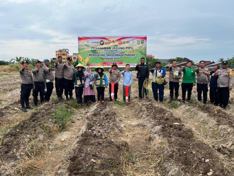 Dukung Ketahanan Pangan Nasional, Polsek Dumai Kota Tanam Jagung di Lahan 1 Hektar