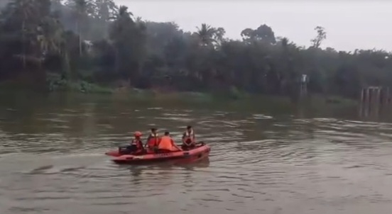 Nekat Standing Motor, Pemuda 21 Tahun Terjatuh ke Sungai Kampar, Kisah Lamarannya Bikin Haru