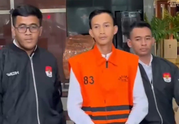 KPK Resmi Tahan Ajudan Gubernur Riau Marjani, Dalam Kasus Dugaan Pemerasan