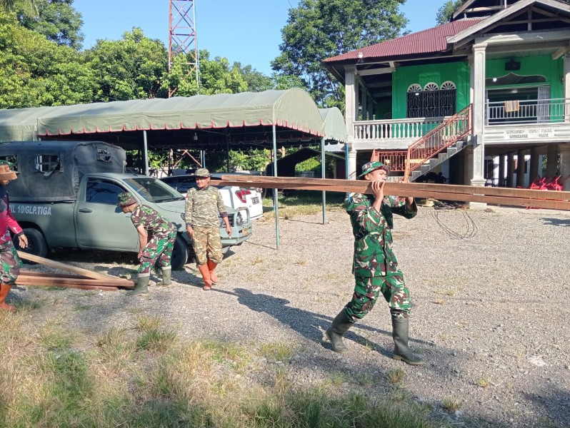 Pra-TMMD ke-129 Kodim 0102/Pidie di mulai Satgas dan Warga Distribusi Material ke Lokasi Sasaran