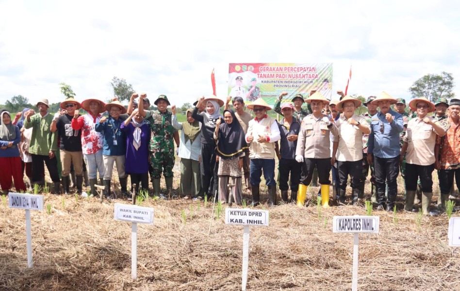 Dorong Swasembada Pangan, Wabup Inhil Hadiri Penanaman Padi Serentak di Tempuling