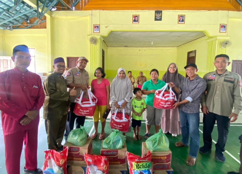 76 KK Korban Puting Beliung Dayun Terima Bantuan Logistik dari Dinsos dan Baznas Siak