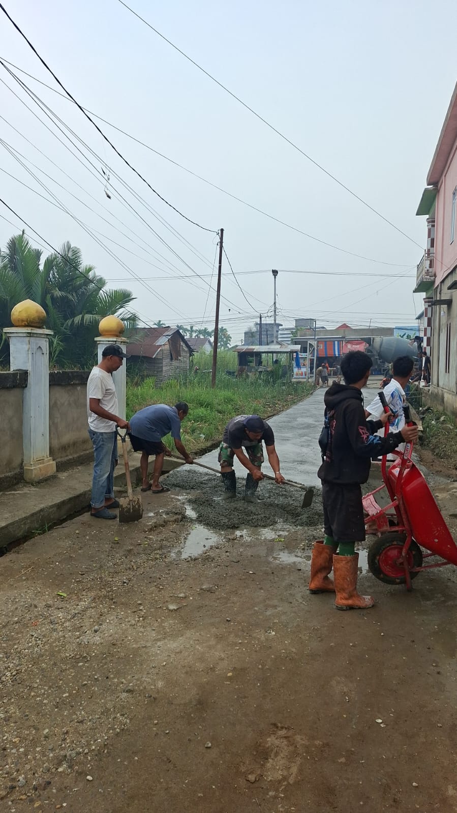 Jalan Rusak di Lorong Karya Bersama, Warga Minta Pemda Bertindak