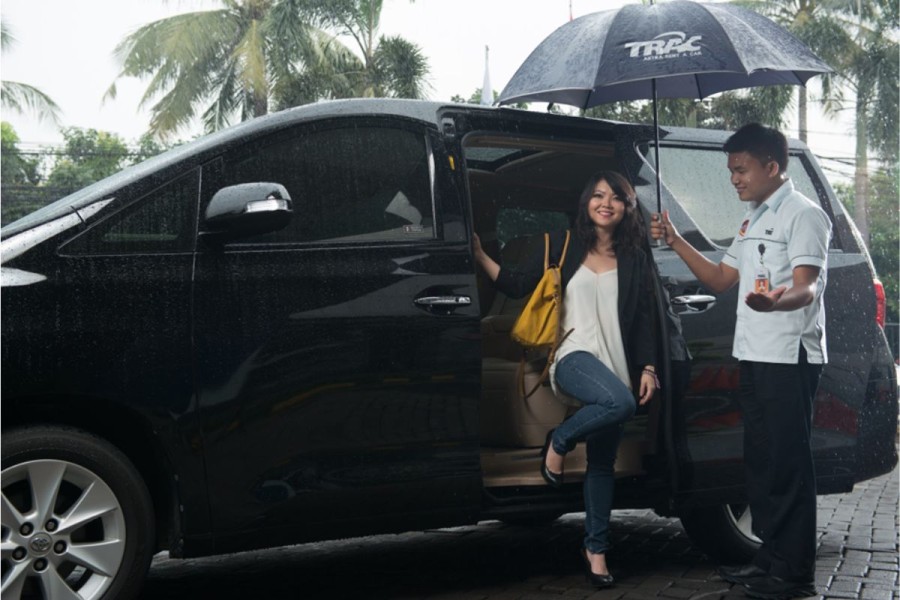 Kesan Profesional Pertama: Layanan Airport Transfer Mewah untuk Mitra Bisnis