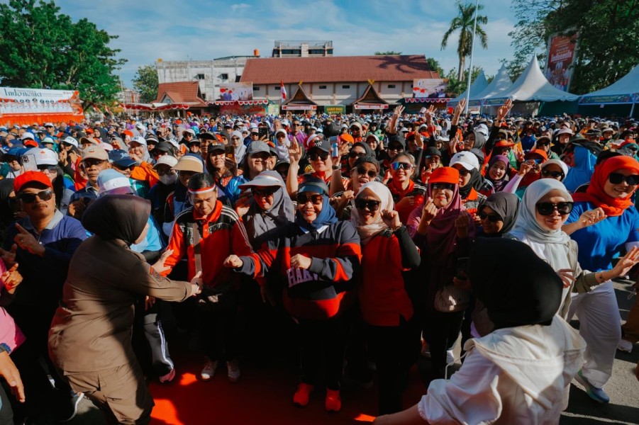 Puluhan Ribu Warga Ikut Jalan Santai Merdeka di Mandau Semarak