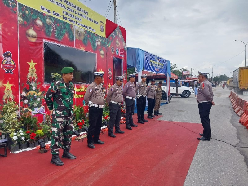 Babinsa Koptu Salomo Sembiring Laksanakan Pengamanan Nataru di Pos PAM Exit Tol Minas
