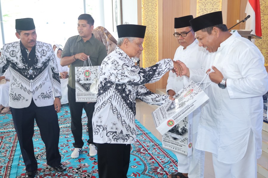 Sekda Siak Lepas Puluhan JCH PGRI, Pesan Jaga Kesehatan dan Kekompakan