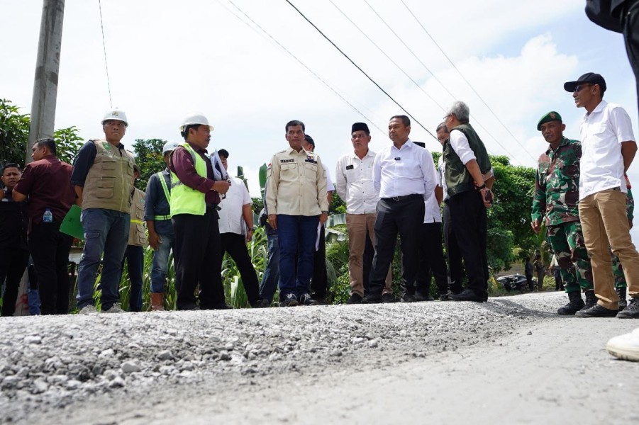 Gubri Abdul Wahid Tinjau Jalan Selensen-Kota Baru-Bagan Jaya, Rampung Awal Desember