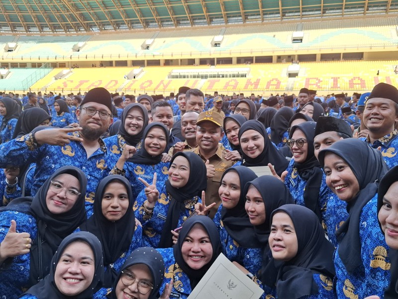 Gubernur Abdul Wahid Akrab Berbaur dengan PPPK Baru Dilantik