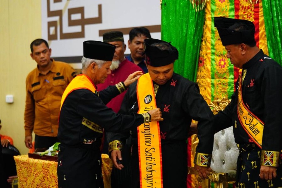 Gubri Terima Gelar Adat Datuk Panglima Sati Indragiri, Bentuk Penghargaan Masyarakat atas Perjuangan Lingkungan