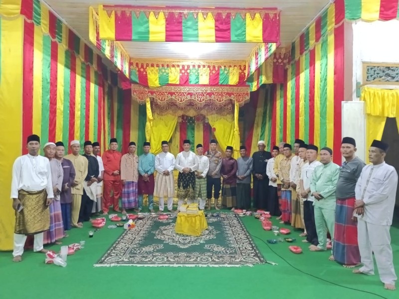 Doa Bersama Akhir Tahun, Ketua Umum DPH LAMR Hadir di Balai Adat Rangsang Barat