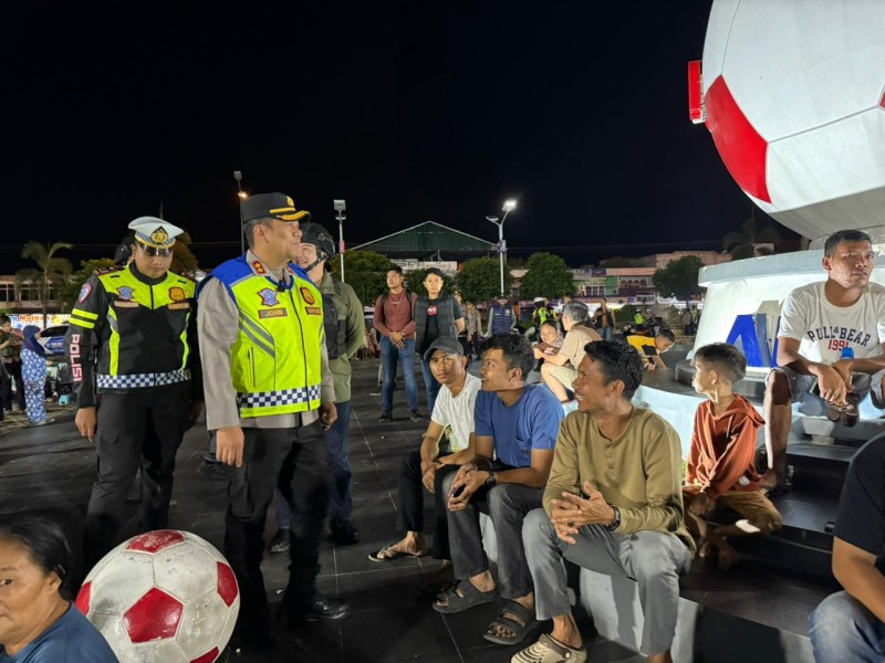 Kapolres Pelalawan Kunjungi Poskamling Warga, Tingkatkan Keamanan Lingkungan dan Kamtibmas