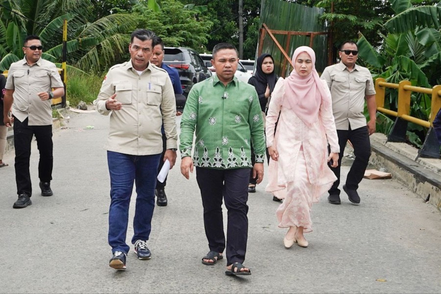 Gubri Abdul Wahid Tinjau Jembatan Sungai Rokan, Pastikan Segera Fungsional