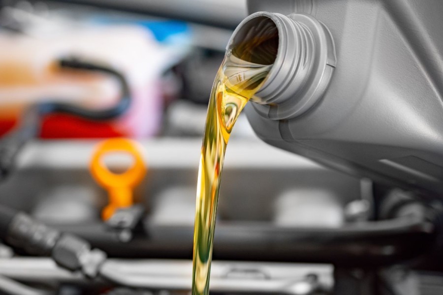 10 Merk Oli Motor Matic Terbaik 2025 (Mesin & Gardan)