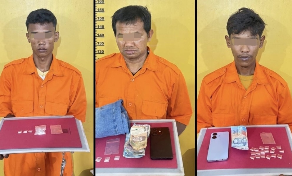 Satres Narkoba Polres Inhu Angkut Tiga Tersangka Dari Desa Pekan Heran, Puluhan Paket Sabut Ditemukan