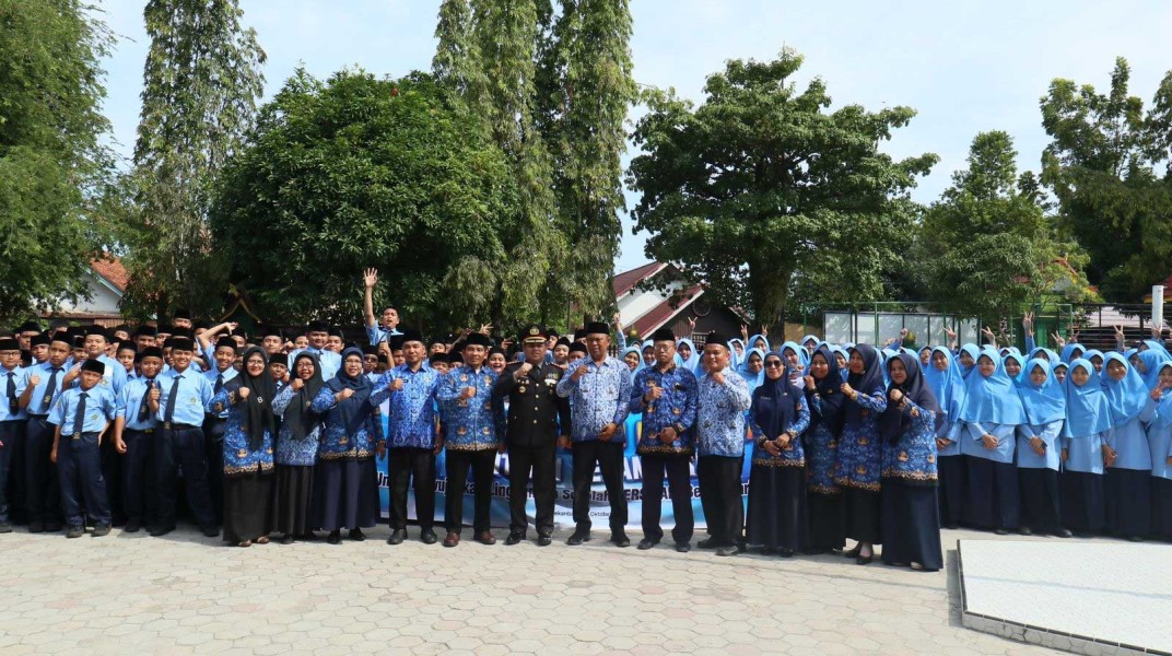 MTsN 1 Kota Pekanbaru Peringati Hari Sumpah Pemuda ke-97, Deklarasikan Anti Narkoba