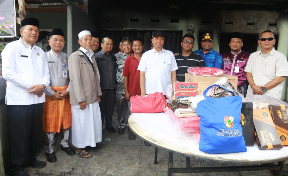 Wawako Pekanbaru Salurkan Bantuan Korban Kebakaran di Jalan Kapau Sari Tenayan, Ada Sembako dan Tempat Tidur