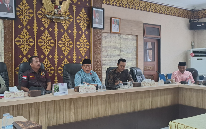 Hasrizal Soroti Anggota DPRD yang Jarang Hadir: Gaji 50 Juta, Rapat Tidak Datang!