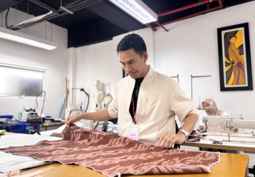 Batik dan Jalan Panjang UMKM Binaan PalmCo Menembus Pasar Modern