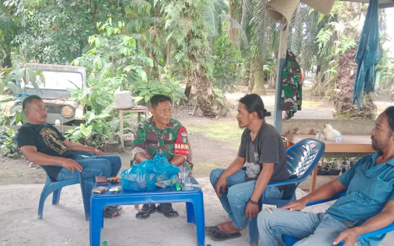 Lewat Komsos, Babinsa Sungai Geniot Dengarkan Aspirasi dan Perkuat Keamanan Wilayah