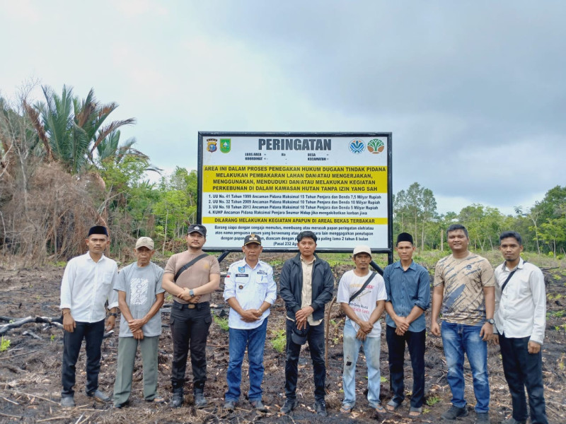 Polres Meranti Pasang Plang Larangan Membakar dan Mengolah Lahan Bekas Terbakar