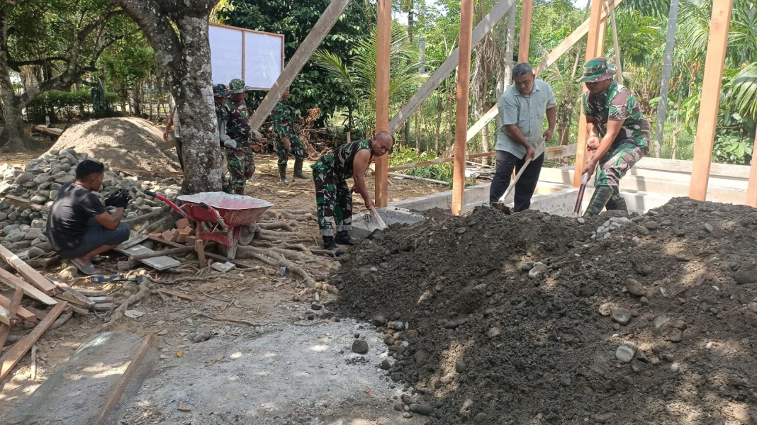 Satgas TMMD Ke-129 Kodim 0102/Pidie Turunkan Material Pasir untuk Percepat Pembangunan RTLH