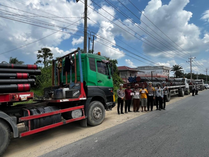 Satlantas Polres Indragiri Hulu Tertibkan Kendaraan Angkutan Barang Sumbu 3 dalam Rangka Ops Lilin Lancang Kuning 2025
