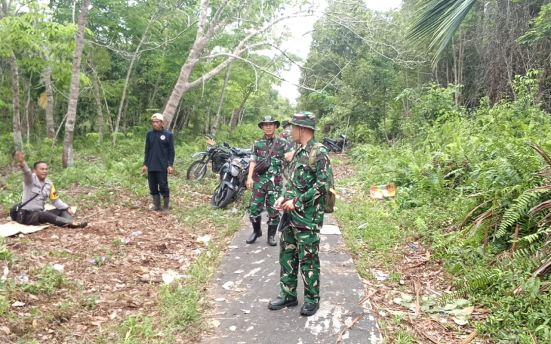 Tim Mabes TNI Monitoring Lahan Rawan Karhutla di Desa Selat Akar